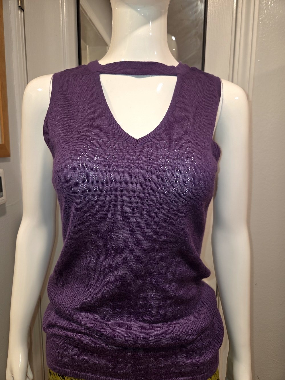 White House Black Market NWT Purple Sleeveless V-Neck Knit Tank Sz M